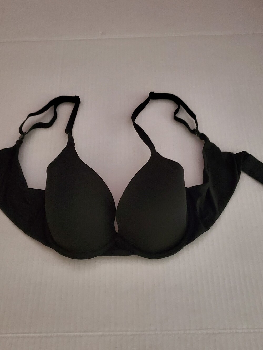 GapBody Womens 32A Black T-Shirt Bra Padded Underwire Smooth Everyday Minimalist